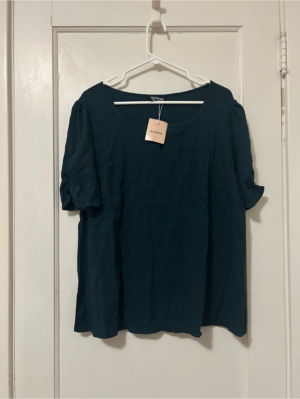 NWT!! BloomChic Dark Green Short-Sleeve Top - Size 14/16